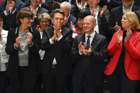 SPD-Fraktionssitzung und Statement der Fraktionsführung in Berlin