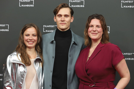 Filmpremiere 'Niemand ist bei den Kälbern', Filmfest Hamburg 2021