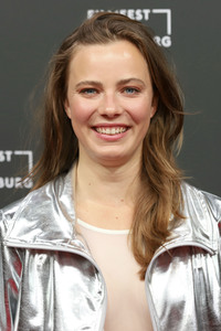 Filmpremiere 'Niemand ist bei den Kälbern', Filmfest Hamburg 2021