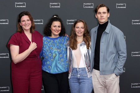 Filmpremiere 'Niemand ist bei den Kälbern', Filmfest Hamburg 2021