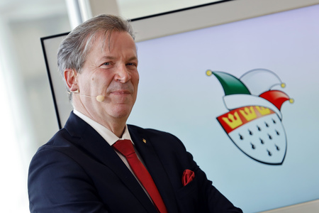 Pressekonferenz zur Vorstellung des designierten Dreigestirn 2022 in Köln