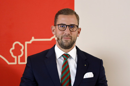 Pressekonferenz zur Vorstellung des designierten Dreigestirn 2022 in Köln