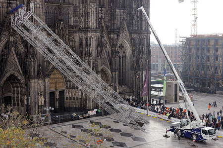 Abbau des Gerüsts am Kölner Dom