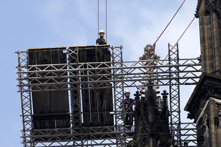 Abbau des Gerüsts am Kölner Dom
