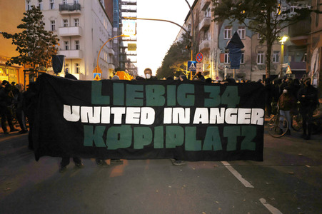 Demonstration gegen Räumung vom Wagencamp 'Köpi' in Berlin