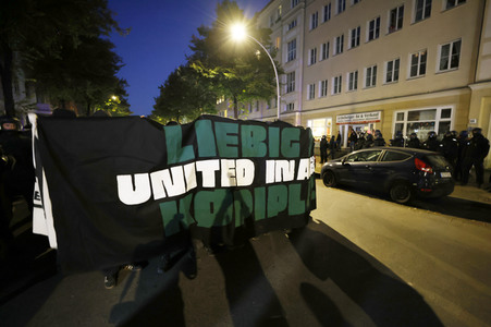 Demonstration gegen Räumung vom Wagencamp 'Köpi' in Berlin