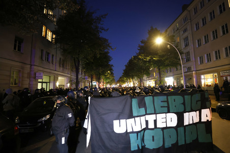 Demonstration gegen Räumung vom Wagencamp 'Köpi' in Berlin