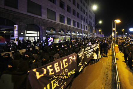 Demonstration gegen Räumung vom Wagencamp 'Köpi' in Berlin