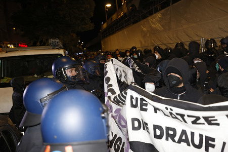 Demonstration gegen Räumung vom Wagencamp 'Köpi' in Berlin