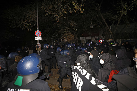 Demonstration gegen Räumung vom Wagencamp 'Köpi' in Berlin