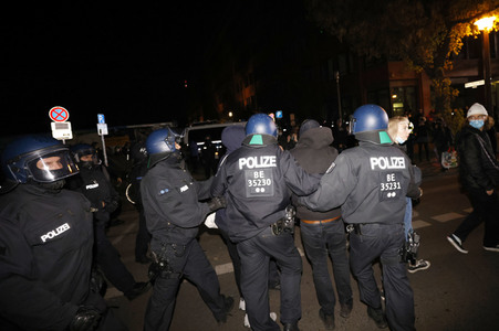 Demonstration gegen Räumung vom Wagencamp 'Köpi' in Berlin