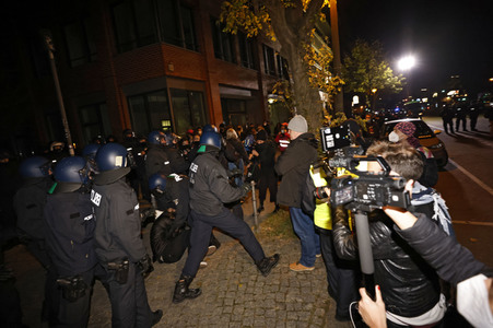 Demonstration gegen Räumung vom Wagencamp 'Köpi' in Berlin