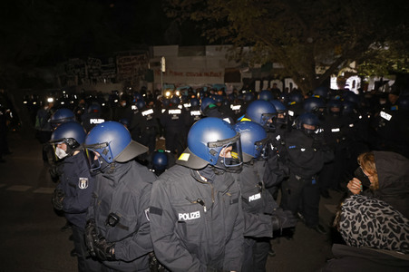 Demonstration gegen Räumung vom Wagencamp 'Köpi' in Berlin