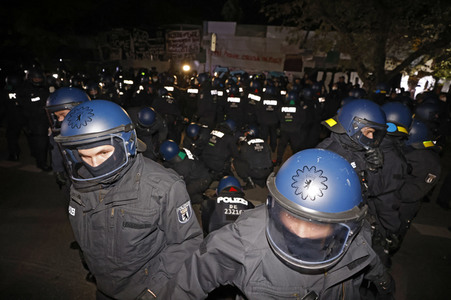 Demonstration gegen Räumung vom Wagencamp 'Köpi' in Berlin
