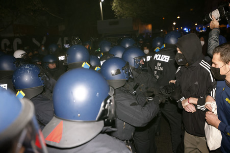 Demonstration gegen Räumung vom Wagencamp 'Köpi' in Berlin