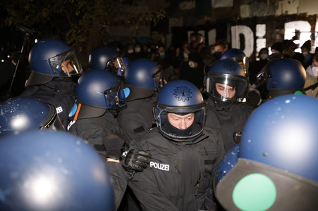Demonstration gegen Räumung vom Wagencamp 'Köpi' in Berlin