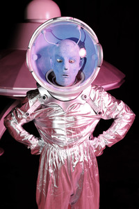 GEEK ART: UFO Bodypainting