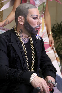 Präsentation der Glööckler-Tapetenkollektion in Berlin