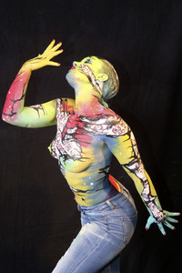 BodyArt-Performance von Jörg Düsterwald in der Hamburger-Kunstgalerie