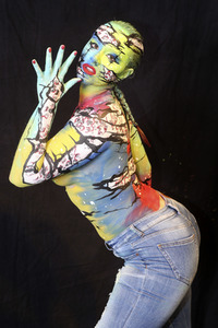 BodyArt-Performance von Jörg Düsterwald in der Hamburger-Kunstgalerie