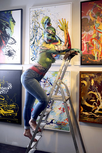 BodyArt-Performance von Jörg Düsterwald in der Hamburger-Kunstgalerie