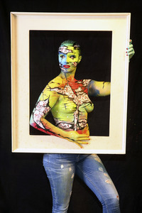 BodyArt-Performance von Jörg Düsterwald in der Hamburger-Kunstgalerie