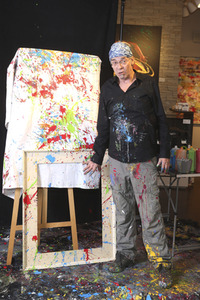 BodyArt-Performance von Jörg Düsterwald in der Hamburger-Kunstgalerie