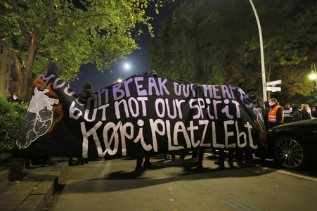 Demonstration gegen die Räumung des Wagencamps 'Köpi' in Berlin