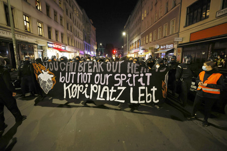 Demonstration gegen die Räumung des Wagencamps 'Köpi' in Berlin