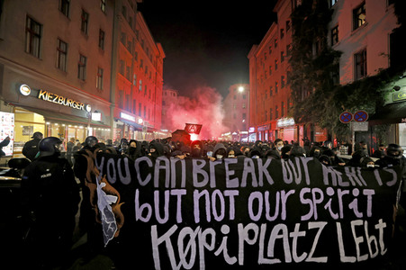 Demonstration gegen die Räumung des Wagencamps 'Köpi' in Berlin