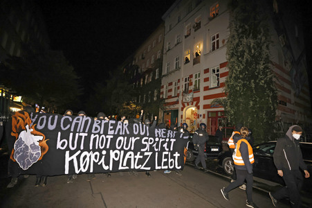 Demonstration gegen die Räumung des Wagencamps 'Köpi' in Berlin