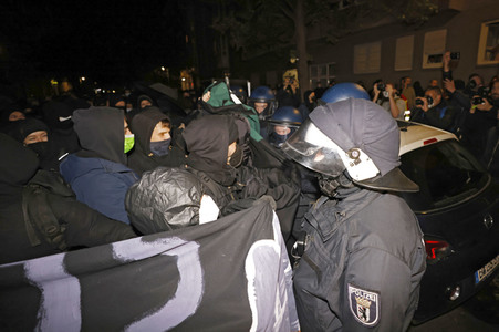 Demonstration gegen die Räumung des Wagencamps 'Köpi' in Berlin