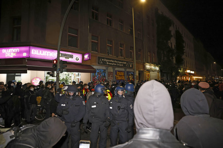 Demonstration gegen die Räumung des Wagencamps 'Köpi' in Berlin