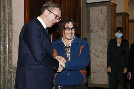 Präsident Aleksandar Vučić empfängt Johnny Depp in Belgrad