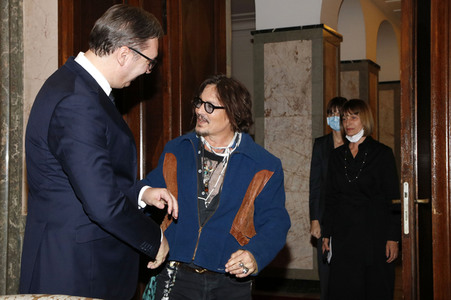 Präsident Aleksandar Vučić empfängt Johnny Depp in Belgrad