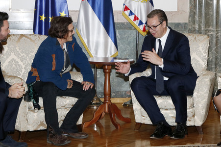 Präsident Aleksandar Vučić empfängt Johnny Depp in Belgrad