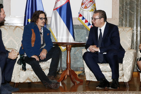Präsident Aleksandar Vučić empfängt Johnny Depp in Belgrad