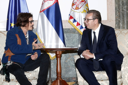 Präsident Aleksandar Vučić empfängt Johnny Depp in Belgrad