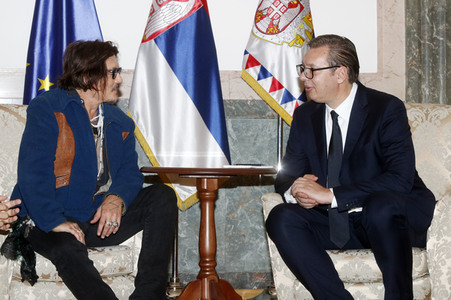 Präsident Aleksandar Vučić empfängt Johnny Depp in Belgrad