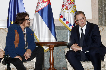 Präsident Aleksandar Vučić empfängt Johnny Depp in Belgrad