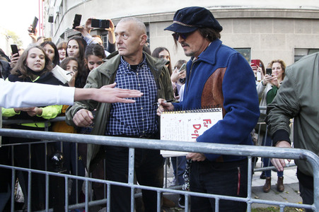 Präsident Aleksandar Vučić empfängt Johnny Depp in Belgrad