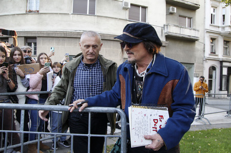 Präsident Aleksandar Vučić empfängt Johnny Depp in Belgrad