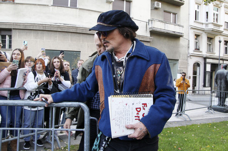 Präsident Aleksandar Vučić empfängt Johnny Depp in Belgrad