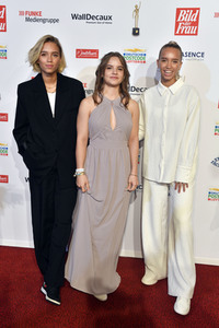 Goldene Bild der Frau 2021 in Hamburg