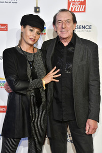 Goldene Bild der Frau 2021 in Hamburg