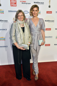 Goldene Bild der Frau 2021 in Hamburg