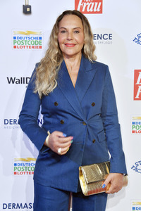 Goldene Bild der Frau 2021 in Hamburg