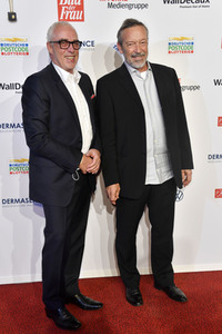 Goldene Bild der Frau 2021 in Hamburg