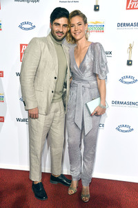 Goldene Bild der Frau 2021 in Hamburg