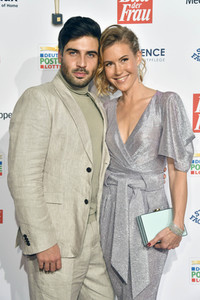 Goldene Bild der Frau 2021 in Hamburg